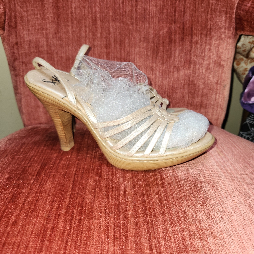 Sofft Cream Strappy Heels